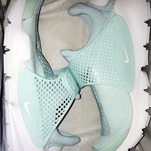 BRAND NEW ICY BLUE NIKE SOCK DART